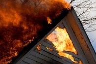 У Луцьку горів цегляний гараж, а на дачному масиві поблизу міста – будинок