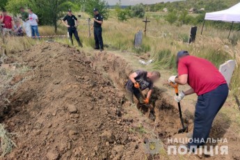 Під Слов'янськом виявили новий цвинтар: останки належать загиблим в 2014 році (фото, відео)