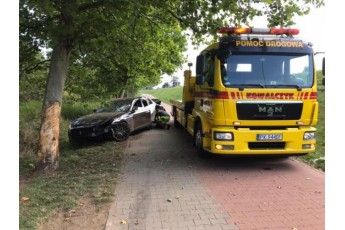 Молодий українець на елітному авто потрапив у Польщі в страшну аварію, є потерпілі (фото)