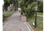 У Луцьку вандали у сквері потрощили ліхтарі (фото)