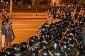 У мережу злили відео тортур протестувальників в ізоляторі Мінська (кадри 18+)
