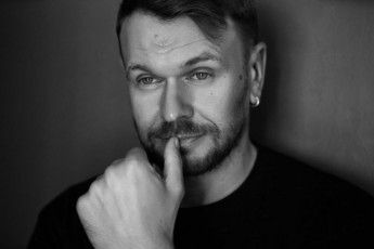 Відомий співак з Луцька відмовився від державної нагороди Зеленського (відео)
