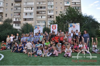 Спортивне свято: у Луцьку відкрили сучасний дитячий майданчик (фоторепортаж)