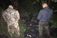 На Волині затримали чоловіків, які через кордон перетягували контрабандні цигарки