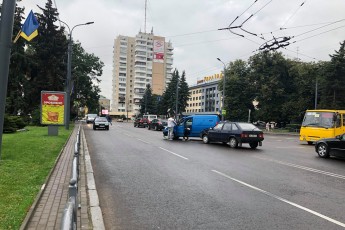 У Луцьку – аварія біля ЦУМу (фото)