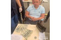 З волинського підприємця працівник держслужби вимагав хабар 9000 доларів