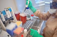 Один вірусолог, який робить ПЛР: у Луцьку лабораторії для тестування на COVID переповнені (відео)