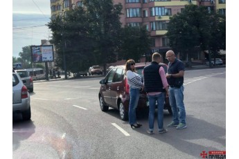У Луцьку – аварія за участі Peugeot i Mitsubishi (фото)