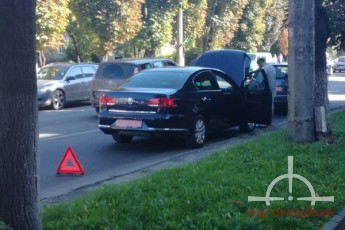 У Луцьку на проспекті зіткнулись Volkswagen та SKODA (фото)