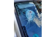 На Волині невідомі побили автомобіль потенційного кандидата в мери (фото)