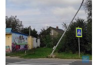 На Волині вантажівка в'їхала в електроопору (фото)