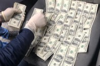 Начальник митного поста на Волині та головний держінспектор вимагали хабар у 12 тисяч доларів за розмитнення автівок