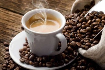 Вчені розповіли, скільки кави можна випити за день