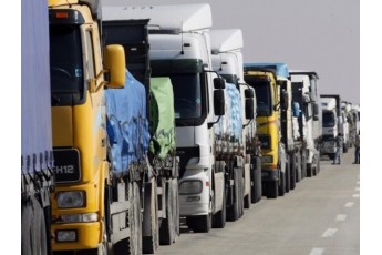 Черги з сотень вантажівок: розвантажувати ПП 