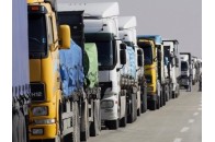 Черги з сотень вантажівок: розвантажувати ПП 