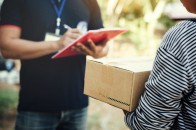 Українцям приходять дивні посилки 