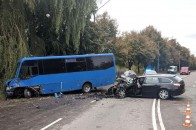 Луцька маршрутка потрапила в аварію у Рівному, постраждали троє людей, серед них − дитина (фото)