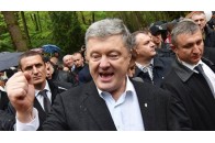 Після помпезного святкування дня народження у день жалоби, у Порошенка виявили коронавірус