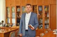 Скандальний ректор луцького вузу займається підкупом виборців