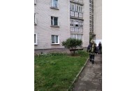 У луцькій багатоповерхівці виникла пожежа, двері у квартиру вирізають