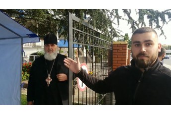 На території церкви московського патріархату в Ужгороді священники відкрито агітують за ОПЗЖ (відео)