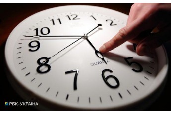 В Україні можуть скасувати переведення годинників: що відомо