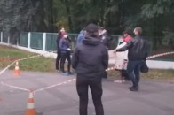 26-річна лучанка має ще двох діток: з'явилось відео жахливого інциденту з немовлям у пакеті