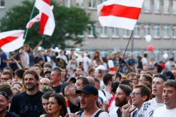 Рашу на парашу: у Мінську вигнали з мітингу російських пропагандистів (відео)