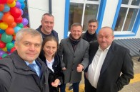 У селі неподалік Луцька відкрили сучасний дитячий садочок, будівництво якого інспектував Зеленський