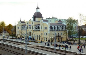 Виліз на вагон: у Луцьку на вокзалі неповнолітнього юнака вдарило струмом (відео)