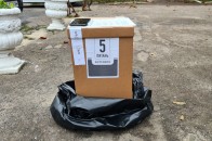 Експлуатують неповнолітніх та видають по два бланки у руки: як на Волині з порушенням проходить опитування Зеленського