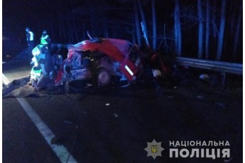 Легковик зіткнувся з двома вантажівками: повідомили деталі смертельної аварії на Волині (фото)