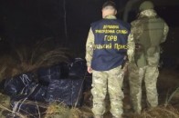 На Волині контрабандисти загубили ящики з сигаретами (фото)