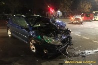 У Луцьку на проспекті – автотроща: зіткнулися три автомобілі (фото)