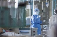 Відсутність лікарів і трупи в коридорах: що коїться в українських лікарнях для хворих на коронавірус