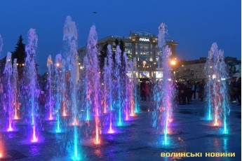 Як змінюватиметься новий світломузичний фонтан на Театральному майдані Луцька (відео)