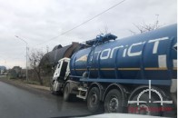 Під Луцьком вантажівка злетіла з дороги та опинилась у кюветі (фото)