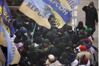 Під Радою сталися сутички між мітингувальниками та поліцією (фото)