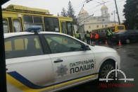 У центрі Луцька – аварія: дорожній рух дуже ускладнений, утворився довжелезний затор