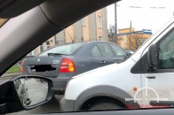 У Луцьку на перехресті мікроавтобус зіткнувся із легковиком (фото)