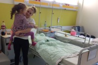 В українських лікарнях створять сімейні кімнати для дітей та батьків