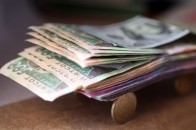 В Україні з 1 грудня зростуть зарплати, пенсії та допомоги