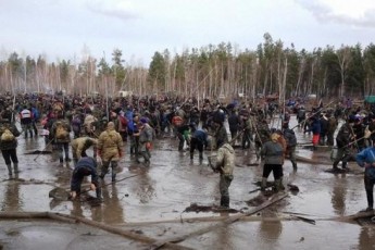 На Рівненщині знову незаконно почали добувати бурштин (фото)