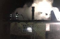 На Волині горів будинок, ледве не вибухнув газовий балон (фото)