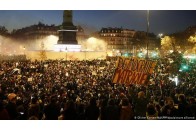 Протести у Парижі переросли у погроми: підпалені авто, є затримані