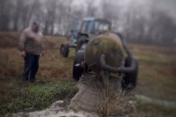 На Волині чоловік зливав нечистоти біля залізничної колії