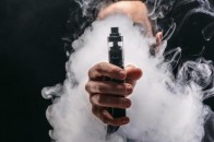 Рада заборонила продаж електронних сигарет українцям до 18 років