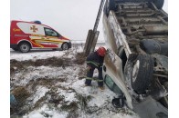 На Волині два автомобілі злетіли у кювет (фото)