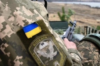 На Донбасі минулої доби українських військових обстрілювали з гранатометів та снайпери