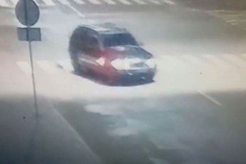 У місті на Волині молодики розтрощили вуличні новорічні прикраси (відео)